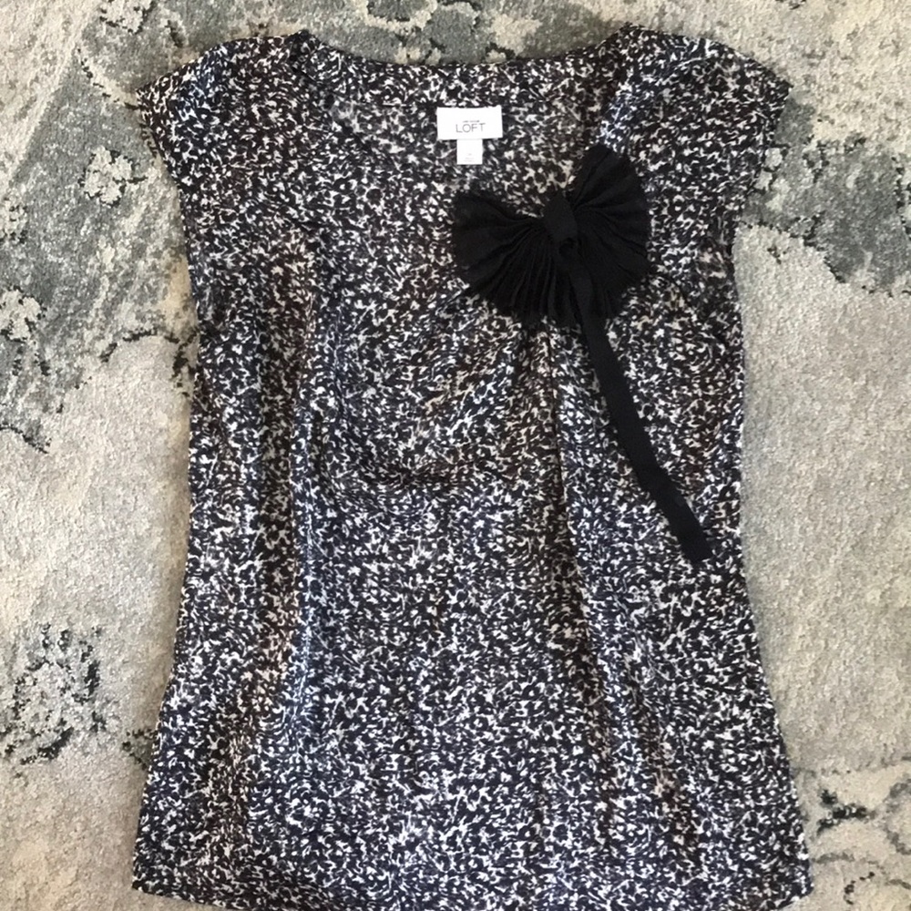 Loft bow detail top